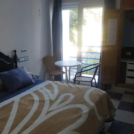 Guest house Puerto Genoves 2*